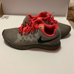 Women’s Nike Zoom Pegasus 31 Grey & Pink. Size 8.5 US.